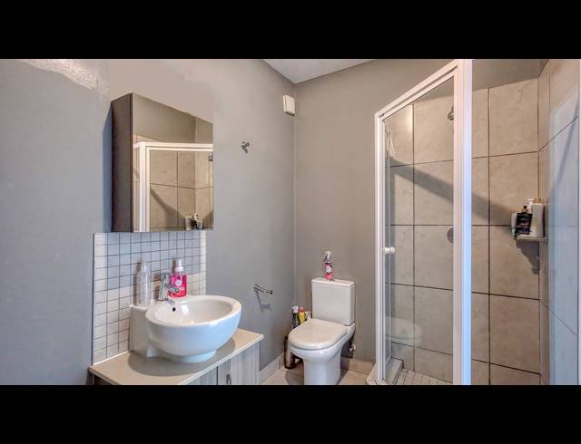 2 BEDROOM APARTMENT FOR SALE IN RIVONIA